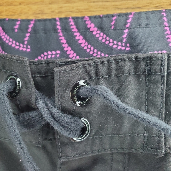 Billabong Shorts - Picture 4 of 12